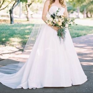 Essense of Australia - Wedding Gown - Style D1606 (discontinued) OPEN TO OFFERS